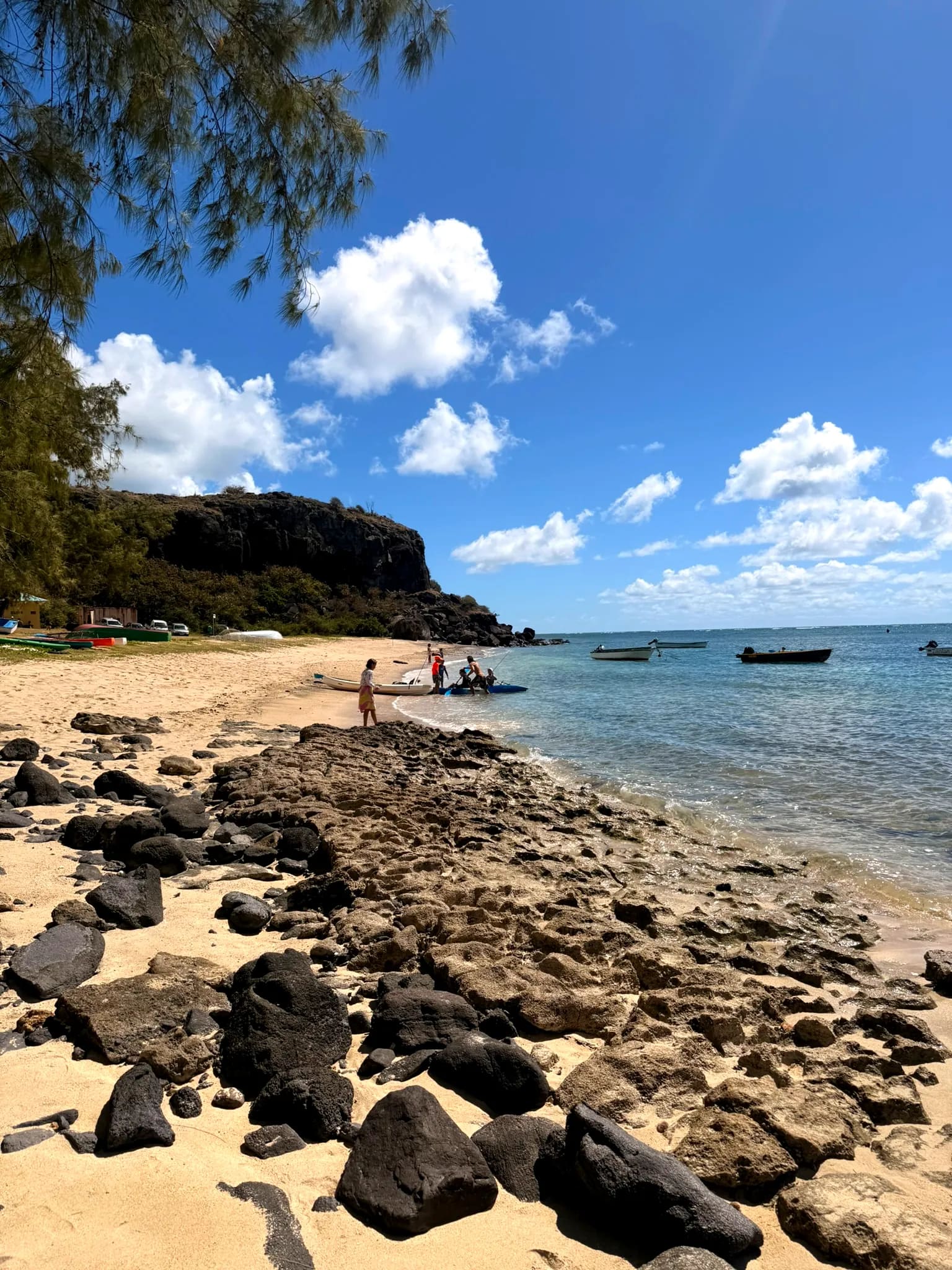 Le littoral rocheux de Rivière Banane bordé par le lagon de Rodrigues
